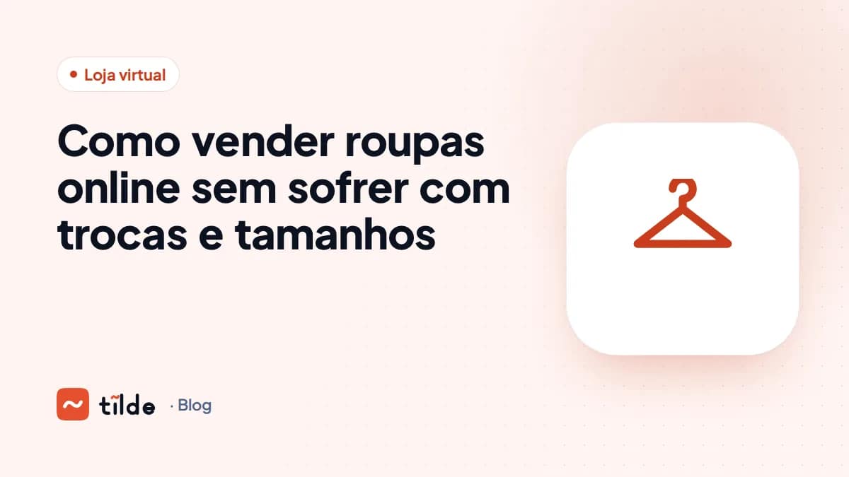 Arara com roupas em tons neutros ao lado de um laptop